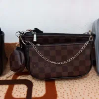 کیف|کیف، کفش، کمربند|میانه, |دیوار