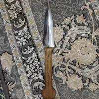 چاقو دو لبه|کلکسیون اشیاء عتیقه|همدان, |دیوار