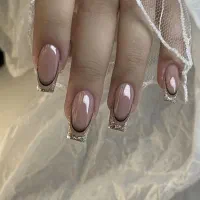 کاشت و ترمیم ناخن مارلیک