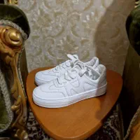 ونس کتونی سفید سایز ۳۸ کیف زرشکی دوشی