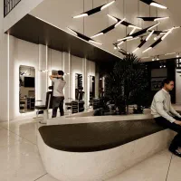 نیاز مند به آرایشگر