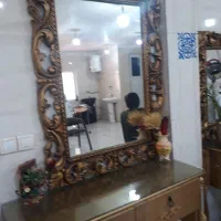 آینه قدی . میز منشی . سشوار .