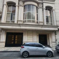 غربی ها ۵۷۰ متر اعیان نشین