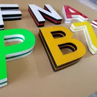 ساخت انواع تابلو های چلنیوم و ال ای دی و نئون روان