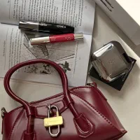 لوازم آرایشی کلی فروشی باقمید عمده