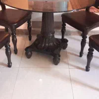 ناهارخوری ، آیینه و لوستر قدیمی،بالشت سنتی.