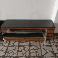 میز تلویزیون دوتیکه تمیز در حد نو