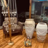 گلدان پتینه کنار سالنی