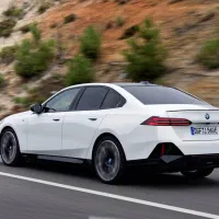 بی ام و سری I5 مدل 2025