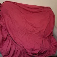 زیر پرده و ملحفه کشی رو تشک تخت