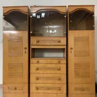 کمد بچه سه لنگه ای با کشوها و شیشه های سالم