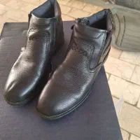 یک جفت کفش و یک جفت (نیم بوت) مردانه