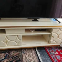 میز تلویزیون چوبی تمیز و سالم