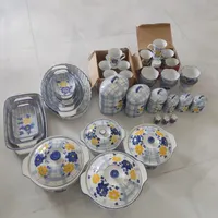 سرویس ظروف گل پنبه ای نو نو و سالم