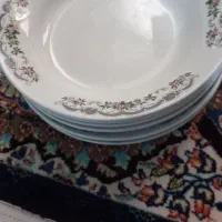 یک دست بشقاب غداخوری چینی
