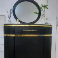 جاکفشی و میزتلوزیون