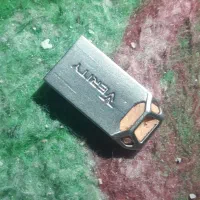 فروش یک عدد فلش ۳۲ گیگ به فروش می رسد