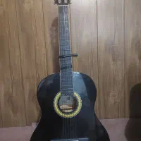 فروش گیتار مشکی تمیز