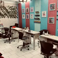 اجاره میز ناخن و مژه و میکاپ و شینیون