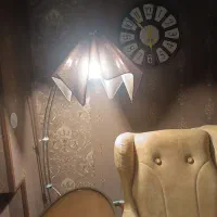 آباژور ایستاده