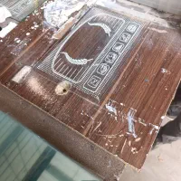 دونفر خانم برای کار در کارگاه شیشه