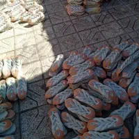 مقداری کفش بفروش میرسد