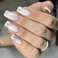 ارائه تمام خدمات ناخن با قیمت نازل و مواد باکیفیت