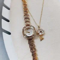 ساعت وگردنبند