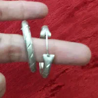 گوشواره نقره|جواهرات|ری, شهید غیوری (ابن باویه)|دیوار