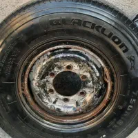 یک جفت لاستیک عقب نیسان