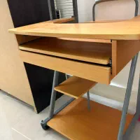 میز تحریر و کامپیوتر
