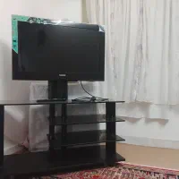 میز تلویزیون و تلویزیون