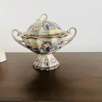 ظروف پذیرایی و تزیینی چینی