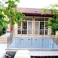ویلای لوکس لب آب باغبهادران با استخر|اجارهٔ کوتاه‌مدت ویلا و باغ|اصفهان, بوستان آینه خانه|دیوار