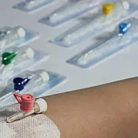 سرم تراپی تزریقات آمپول پرستاری در منزل