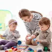 مربی و همیار کودک