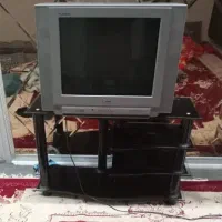 تلوزیون و میز تلوزیون