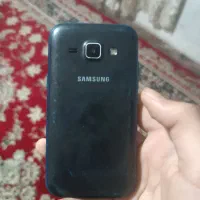 یک عدد گوشی سامسونگ