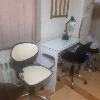 میز ناخن صندلی استادکارمشتری چراغ ارزان صندلی مشکی
