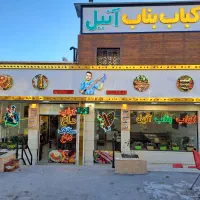 منشی و صندوقدار خانم