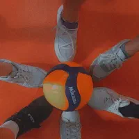 بازیکن والیبال برای سانس دوستانه هفتگی