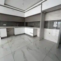 ۱۰۲ متر هشت بهشت همکف جنوبی غرق در نور