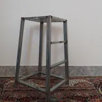 چهارپایه با آهن زد زنگ|صندلی و نیمکت|بروجرد, |دیوار