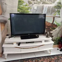 تلویزیون ۴۲اینج پالاسما ومیز تلویزیونو