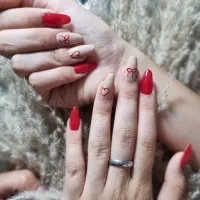 کاشت موقت ناخن ومژه وپدیکورتافردافقط ۱۹۸