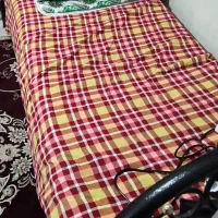 تخت یک نفره فلزی سالم با تشک طبی