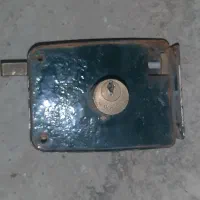 قفل درب حیاط و دو عدد کابل