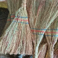 فروش جارو بصورت عمده سبز و قرمز موجود است|لوازم نظافت|میانه, |دیوار