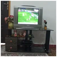 تلویزیون و میز