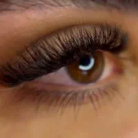 Offکاشت و اکستنشن و لیفت مژه و ابرو